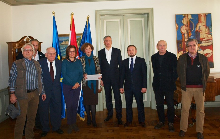 Predstavnici Hrvatskog sindikata djelatnika u kulturi, Hrvatske glazbene unije i ugledni kulturni djelatnici predali predsjedniku Gradske skupštine Grada Zagreba inicijativu za samostalni Gradski ured za kulturu